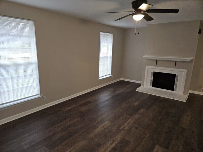 Foto del edificio - 101 Edgewood Dr