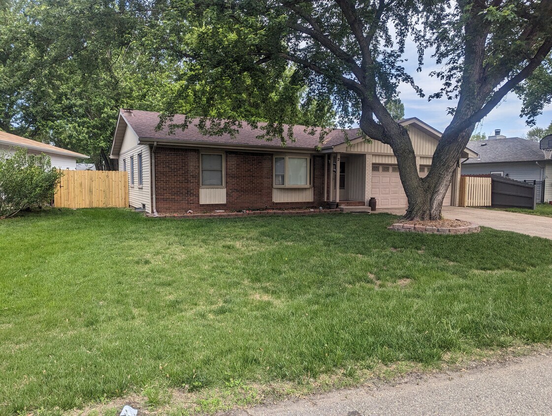 2 Gayle Ct, Valley Center, KS 67147 House Rental in Valley Center, KS