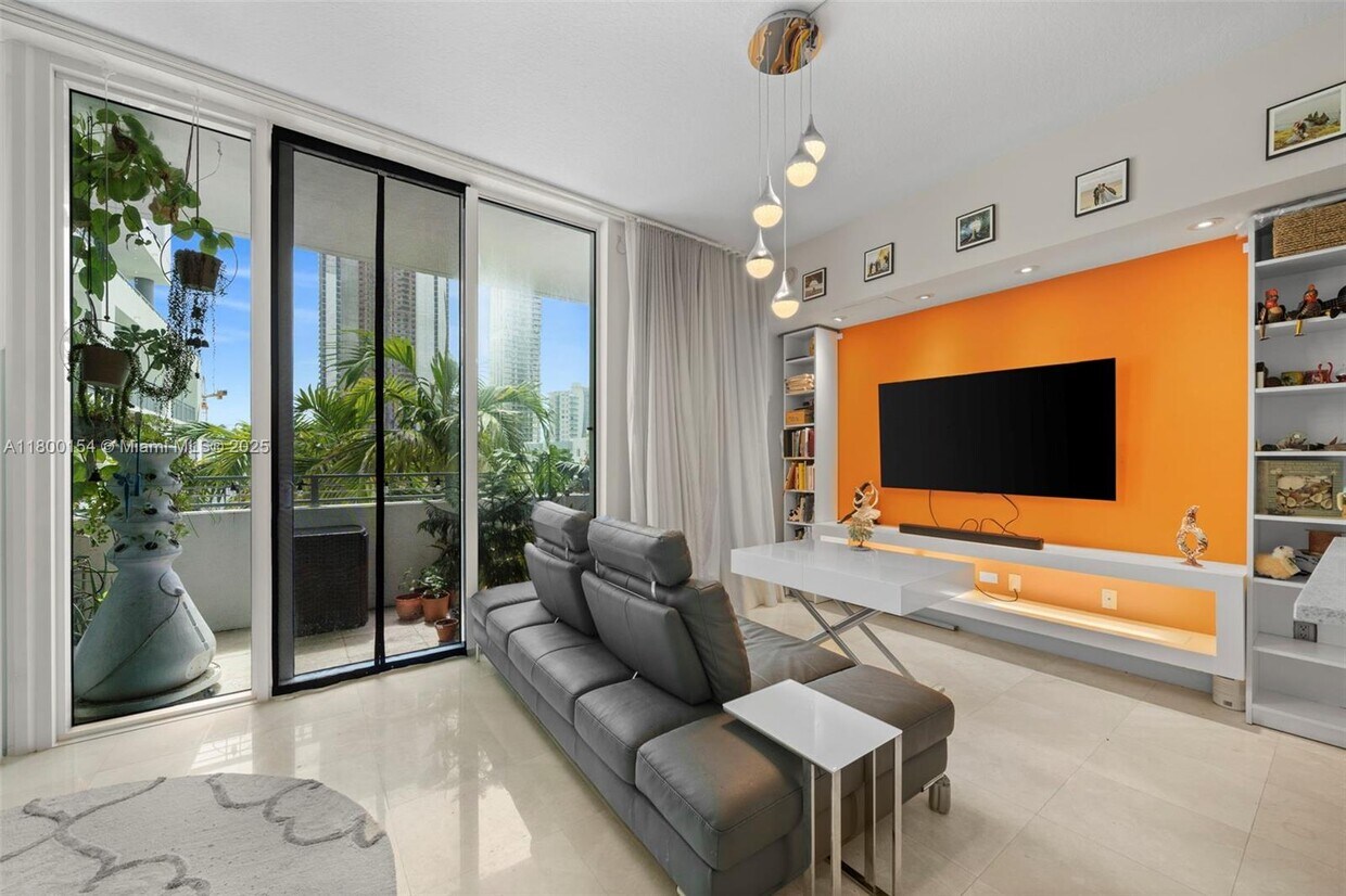 Foto principal - 350 NE 24th St