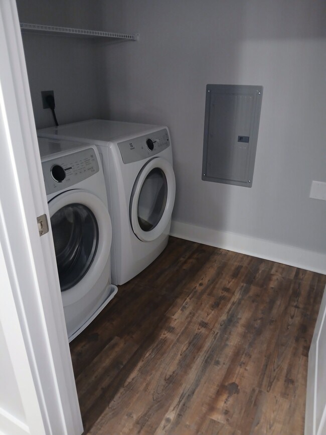 Unidad de 2 habitaciones con lavadora y secadora - Madison View Apartments