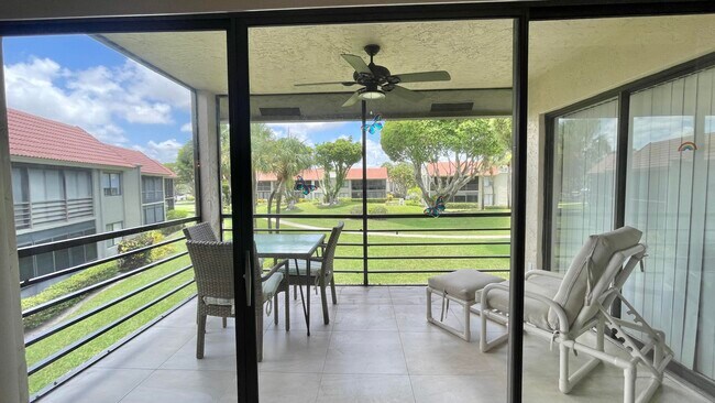 Foto del edificio - 5540 Fairway Park Dr