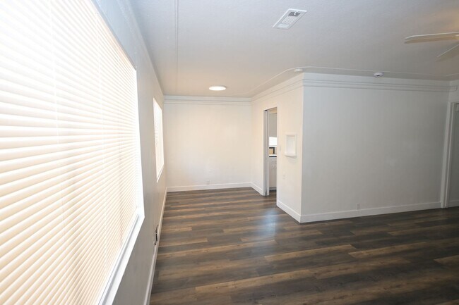 Building Photo - 2202 Marlin Ave