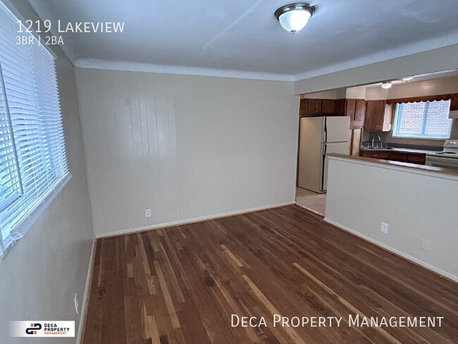 Building Photo - 1219 Lakeview-