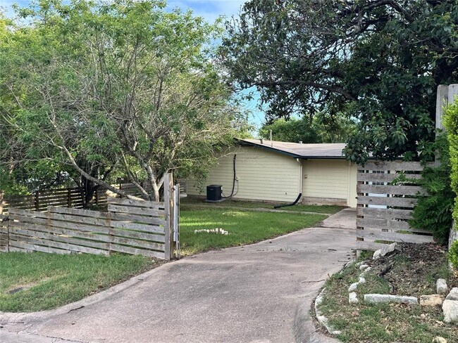 Building Photo - 401 Philco Dr