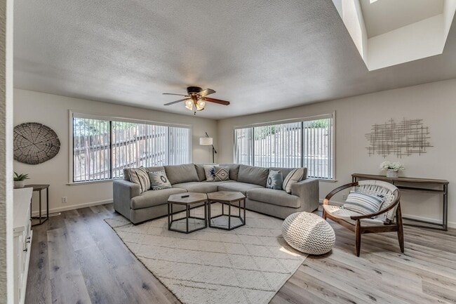 Building Photo - Three Bedroom Home in Midtown District