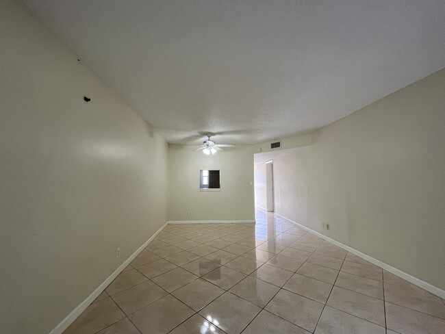 Foto del edificio - 7925 Fairview Dr