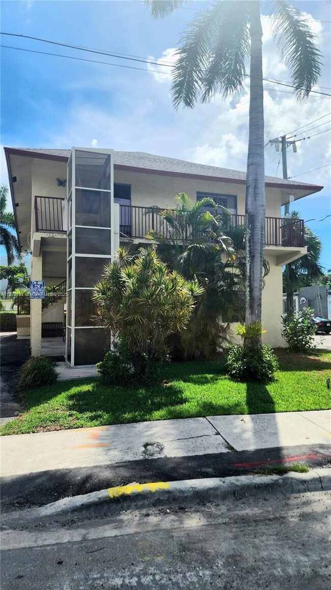 Building Photo - 513 S Ocean Dr