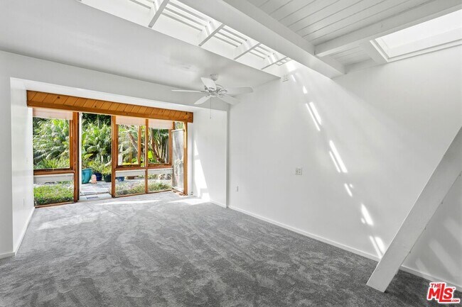 Foto del edificio - 6456 Surfside Way