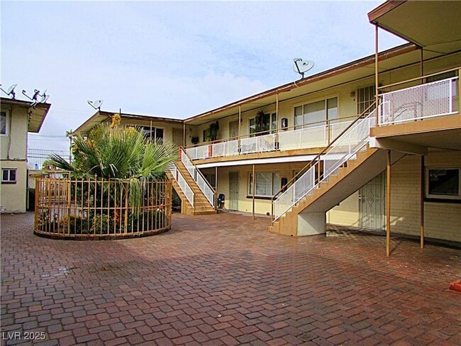 Building Photo - 1904 Rexford Dr