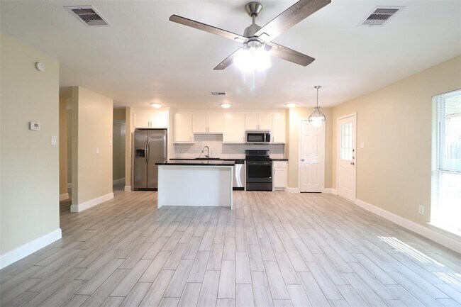 Foto del edificio - 4367 Kinloch Dr