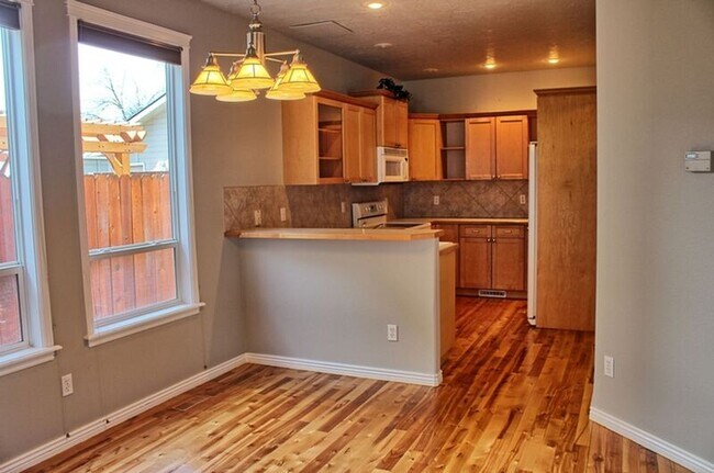 Foto del edificio - 1601 S Euclid Ave