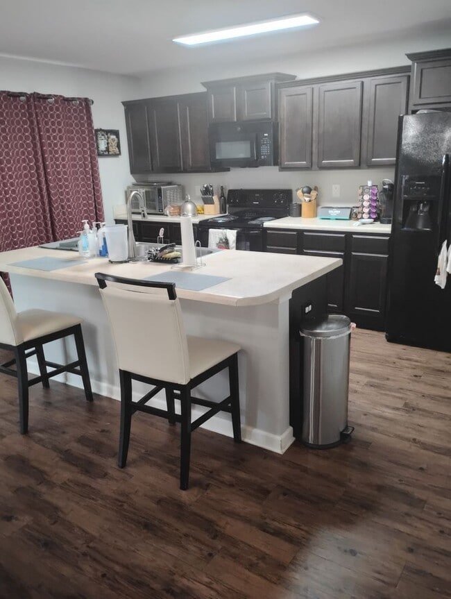 Foto del edificio - Modern-Lux Style 4BR/2.5BA House