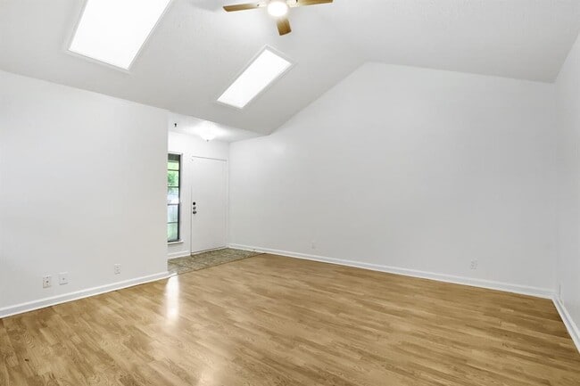 Building Photo - 10710 Topperwein Dr