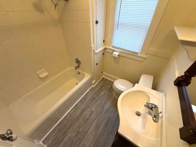 Foto del edificio - 676 N Davis St