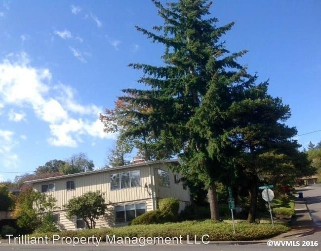 Building Photo - 1390 Marshall Dr SE