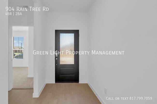 Foto del edificio - 904 Raintree Rd