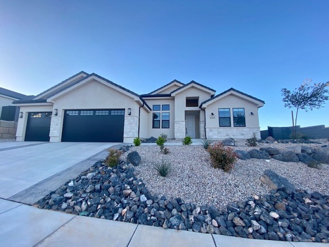 Foto principal - SPACIOUS HOME FOR RENT!
