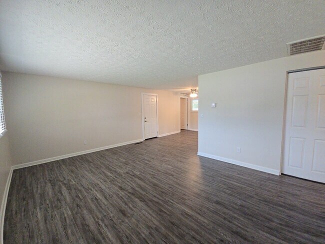 Foto del edificio - 5612 Harshmanville Rd