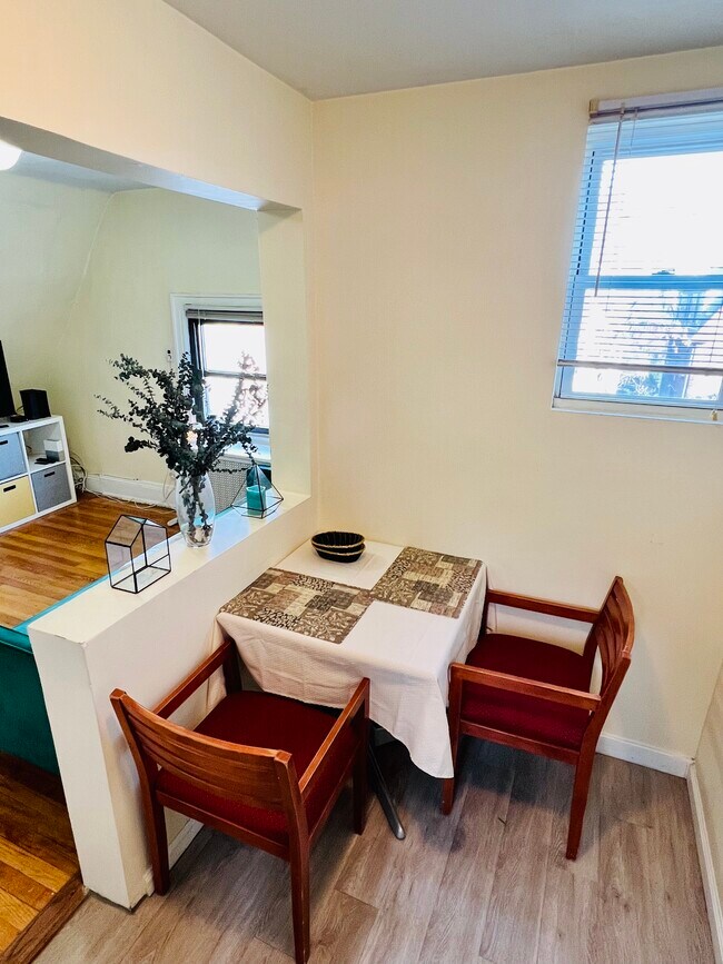 Dining table and chairs - 3335 70th St