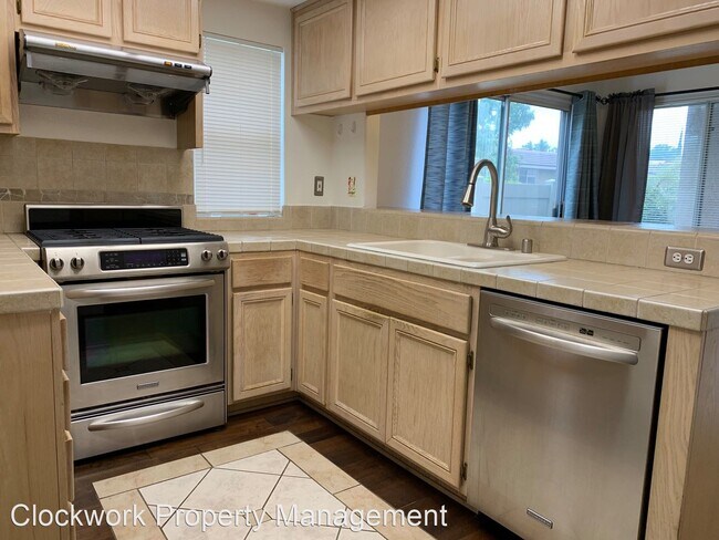 Building Photo - 2 br, 3 bath House - 8351 Gabriel Dr #D