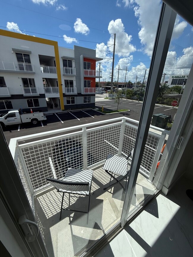 Foto del edificio - 725 E 23rd St