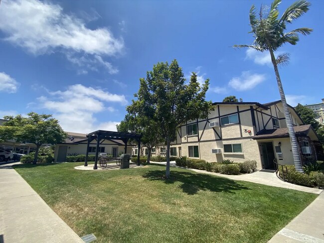 Foto del edificio - 4085-4089-4089 Nobel Dr