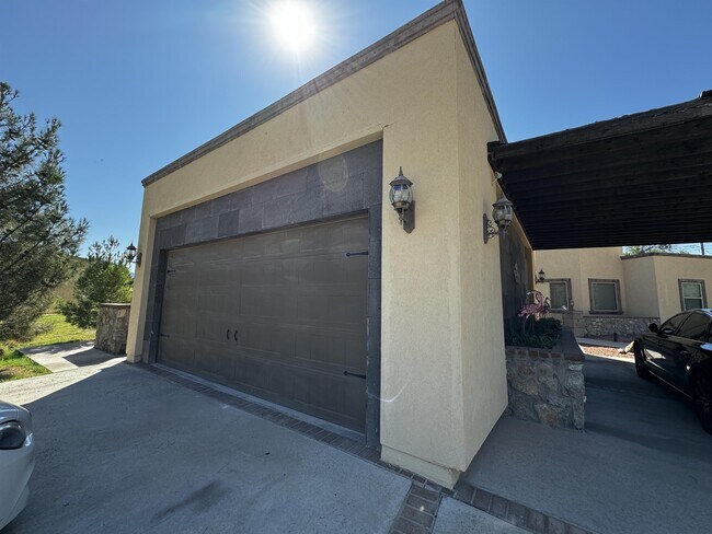 Building Photo - 5200 Garden Vly