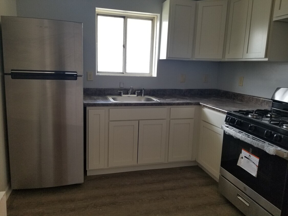 Kitchen - 3903 Corse Ave