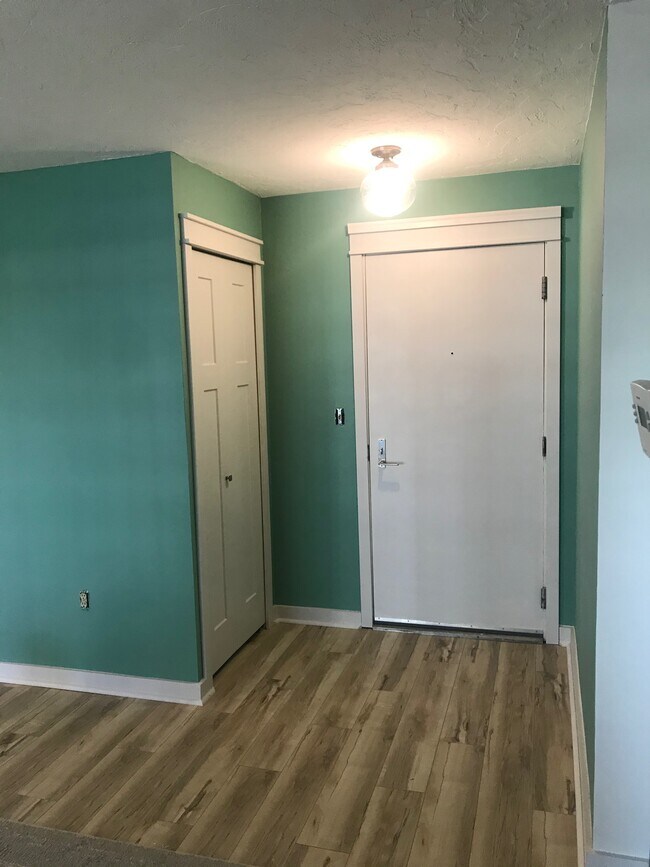 Foto del edificio - 12550 Lake Ave
