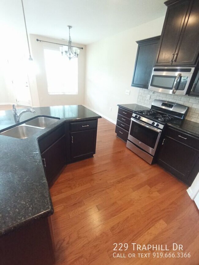Foto del edificio - Stunning 3-bedroom, 2.5-bathroom townhouse