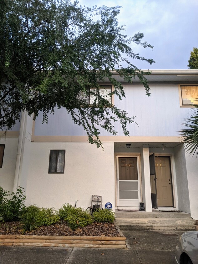 1436 SW 25th Pl, Gainesville, FL 32608 Townhouse for Rent in