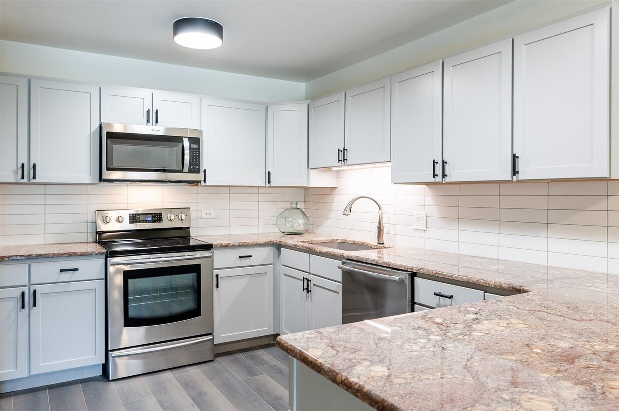 Foto principal - 600 S Clinton St