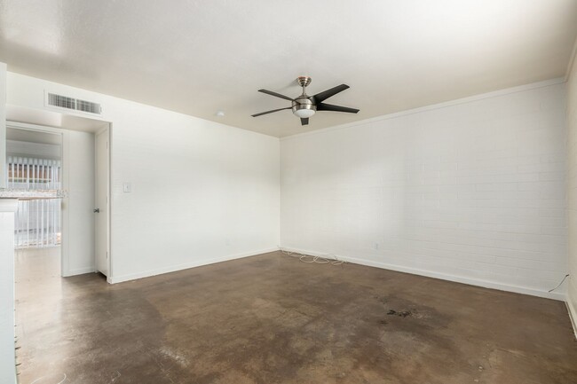 Building Photo - 1722 E Ocotillo Rd