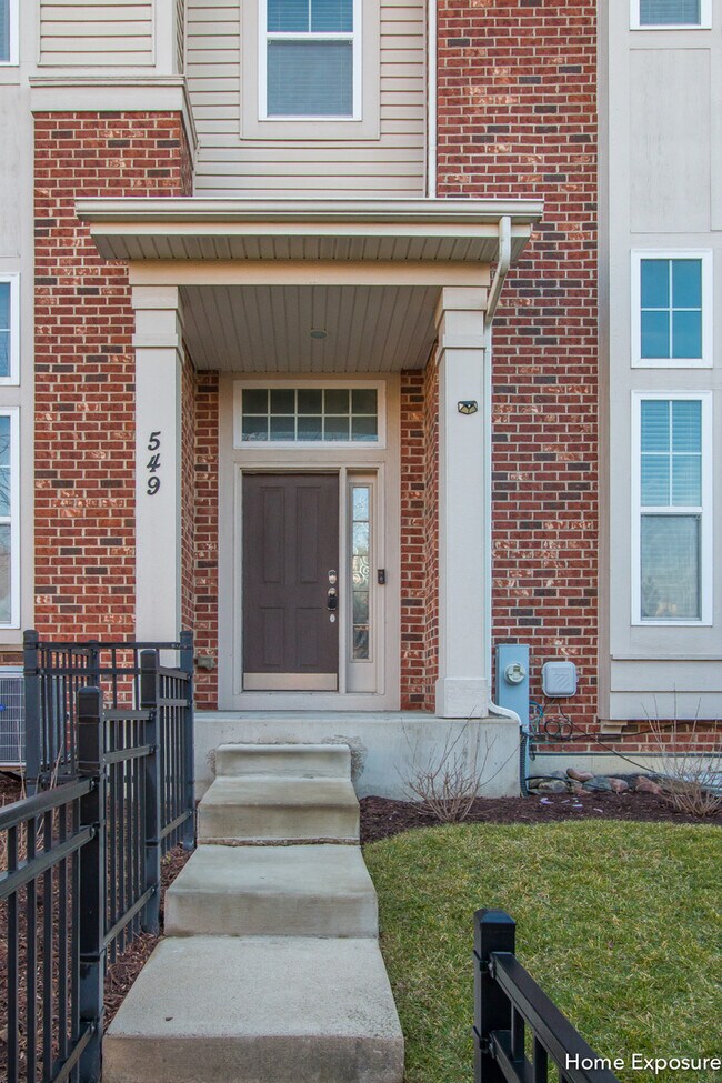 Building Photo - 549 Plaza Pl