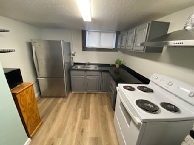 Foto del edificio - Charming 1-Bedroom Apartment in Midtown Reno!