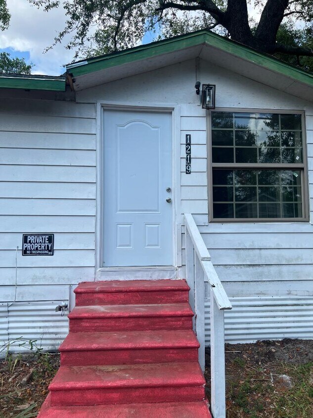 Primary Photo - 1219 Winthrop St