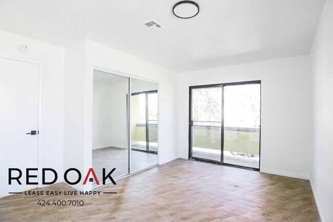 Building Photo - Wonderful Bright and Sunny Completely Remo...