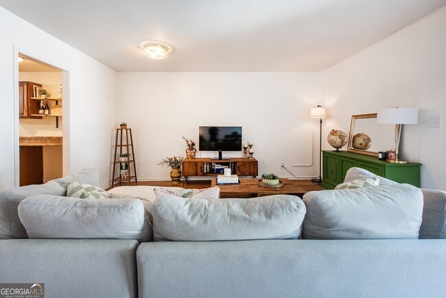 Building Photo - 408 Sycamore Dr