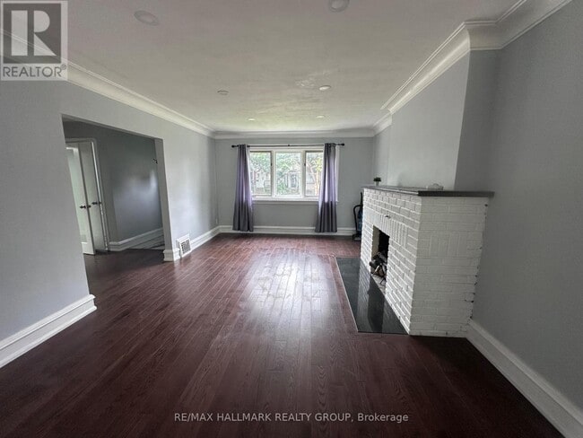 Building Photo - 205 Ave Blackburn