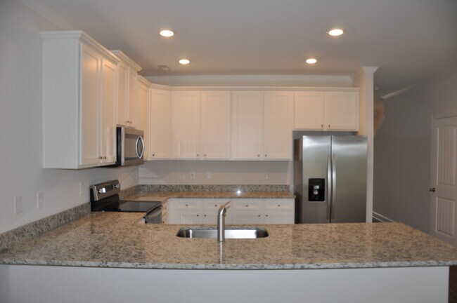 Building Photo - 6904 Eddy Point Ln