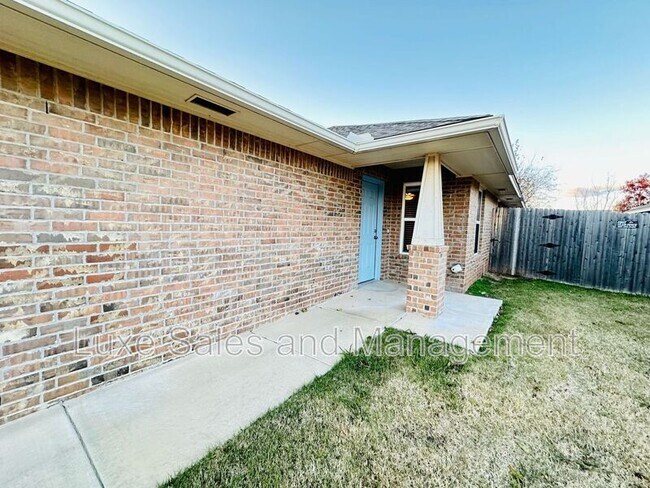 Building Photo - 761 SW 13th St