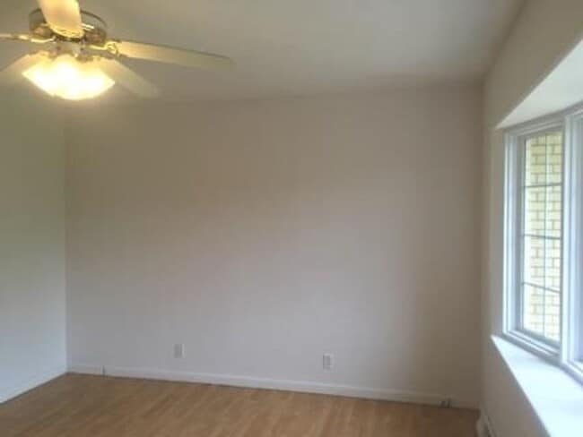 Building Photo - Country Living 3 bedroom home on 3 acres! ...