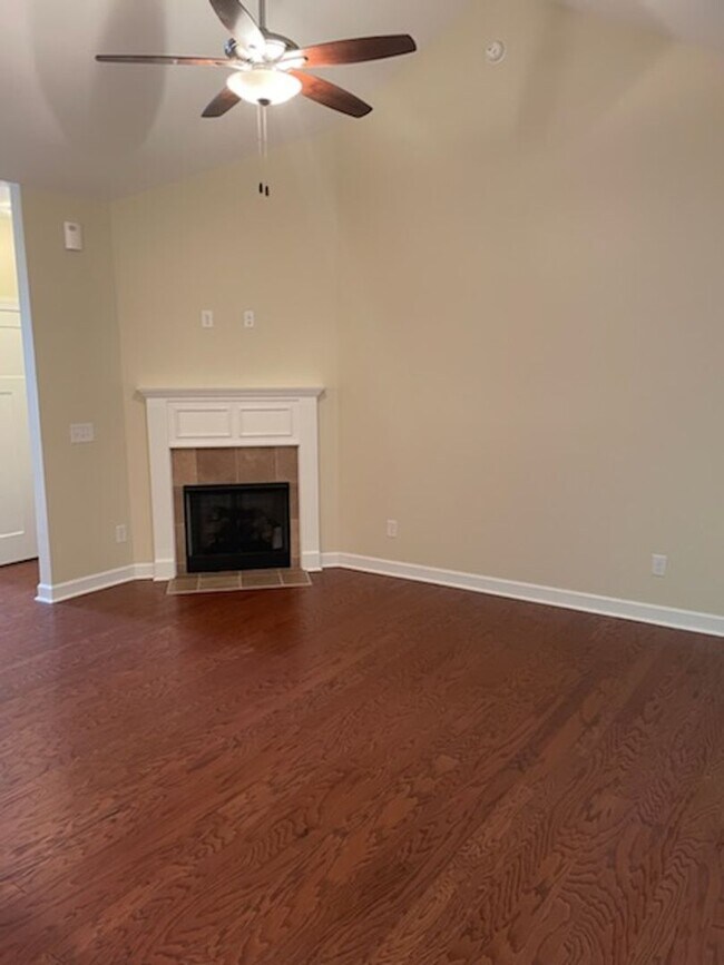 Foto del edificio - GORGEOUS TOWNHOME