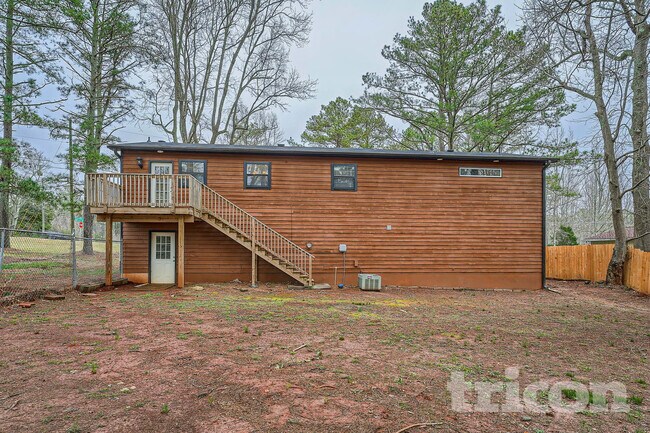 Foto del edificio - 4305 Treeline Way