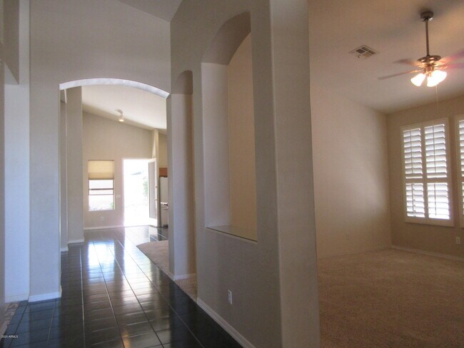 Foto del edificio - 3625 N Katmai