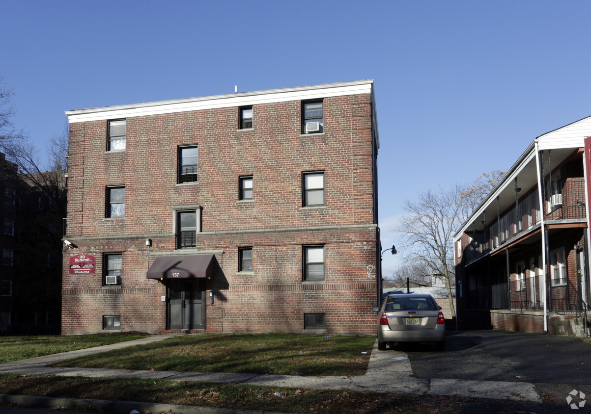 Building Photo - 137 N Walnut St