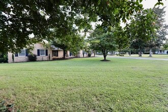 Building Photo - 549 Pringle Dr