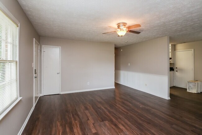 Foto del edificio - 925 Virginia Ct SE