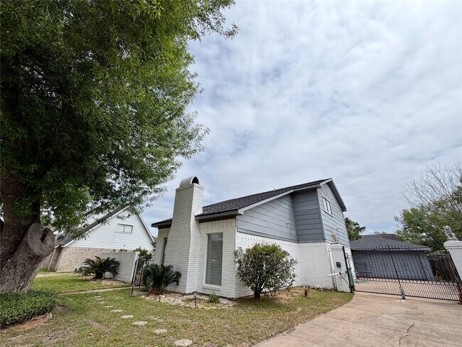 Foto del edificio - 15111 Chasehill Dr