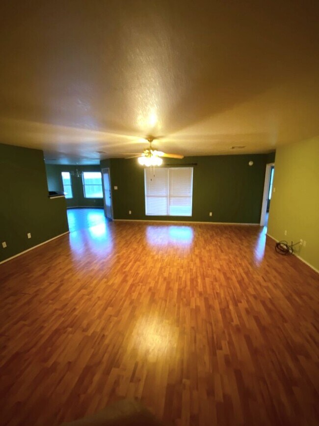 Foto del edificio - 5207 Holster Dr